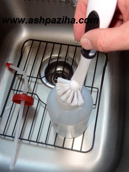 12-applying-toothpaste-at-home (2)
