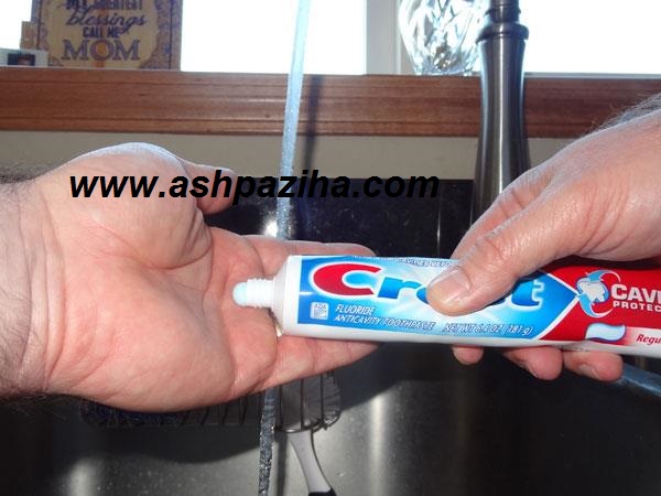 12-applying-toothpaste-at-home (9)