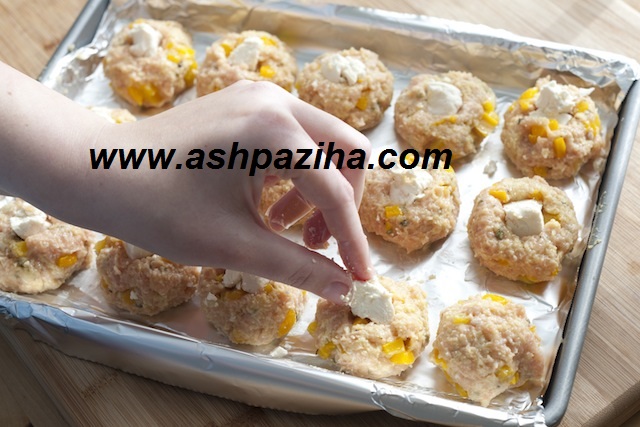 How-prepared chicken-and-cheese-meatballs-for-breakfast- (8)