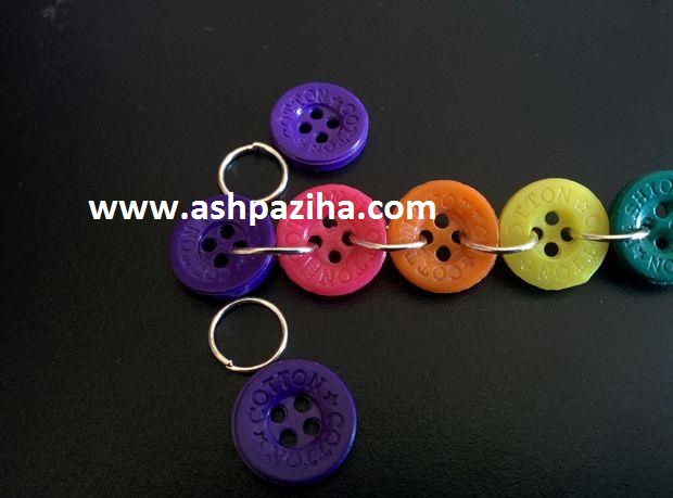 Method - making - earrings - with - buttons - colored - image (11)