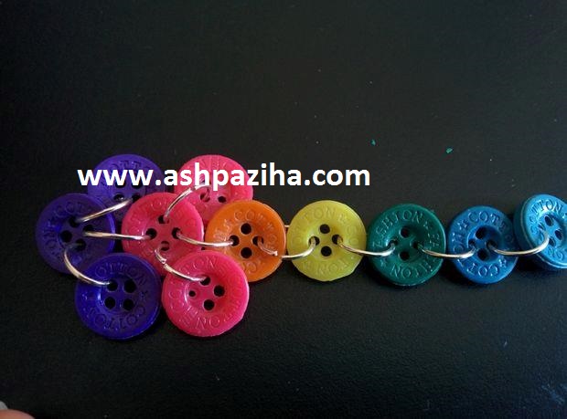 Method - making - earrings - with - buttons - colored - image (13)