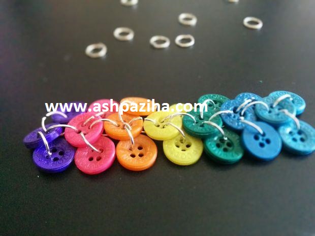 Method - making - earrings - with - buttons - colored - image (14)
