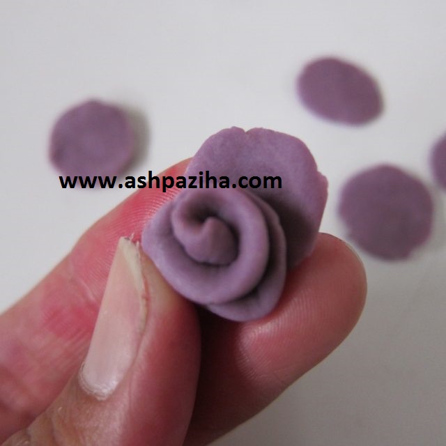 Training - image - Making - flowers - roses - with - dough - Bread (7)