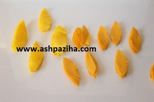 Training - Making - sunflowers - with - paper (3)