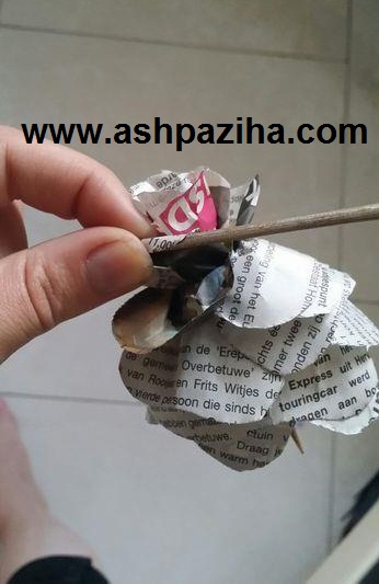 Training - making - roses - with - newspaper (10)
