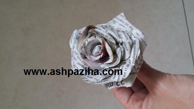Training - making - roses - with - newspaper (12)