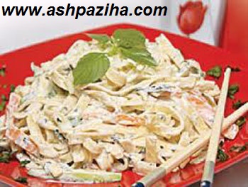 Of-food-with-fettuccine-with-sauce-Alfredo (4)
