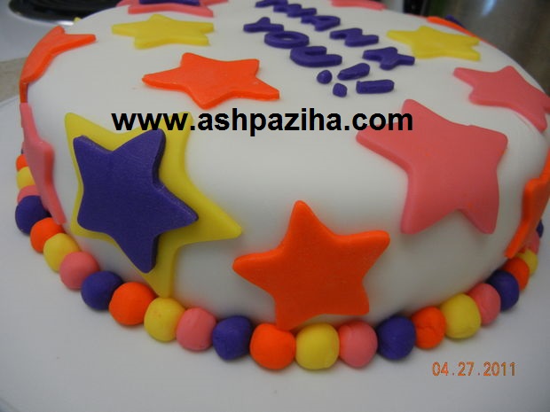 Training - image - decoration - cake - with - fondant icing - as - stars (24)