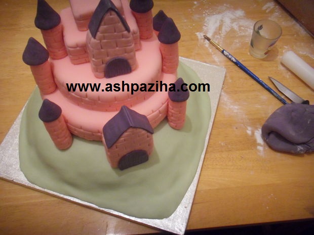 Cakes - birthday - with - decorating - frogs - followed (24)