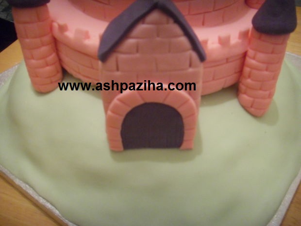 Cakes - birthday - with - decorating - frogs - followed (26)