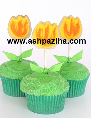 Decorated - Cap cakes - with - biscuits - wood - Series - Twenty-fifth (12)