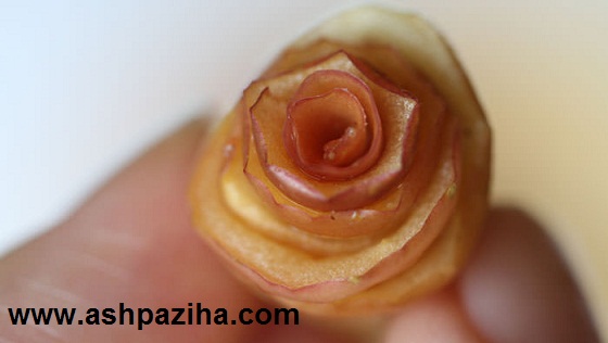 How-prepared-the-apple-on-a-flower-rose-image (6)