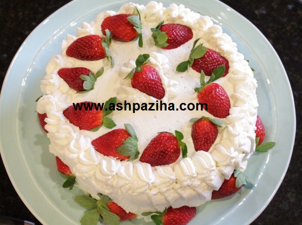 Training - cake - birthday - with - decoration - Strawberry (6)