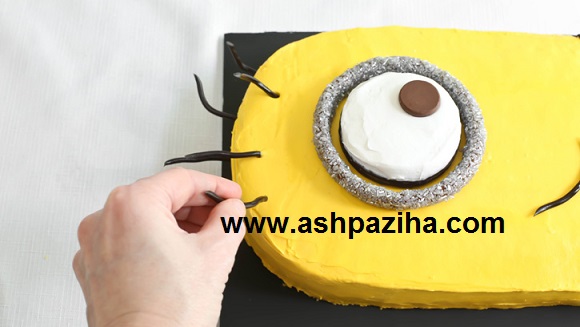 Training - stage - to - stage - decorated - cakes - to - form - minion - 2016 (17)