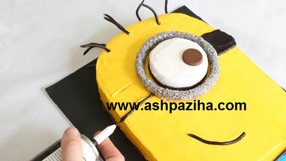 Training - stage - to - stage - decorated - cakes - to - form - minion - 2016 (19)