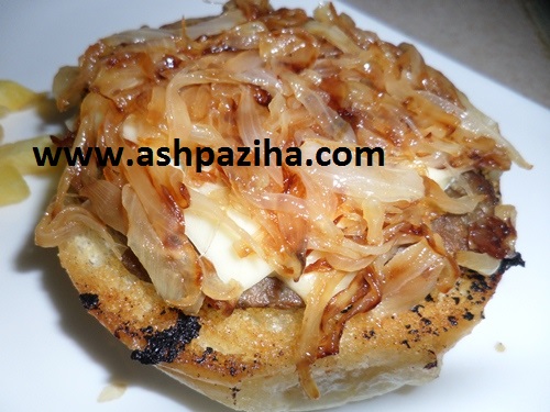 How - Preparation - Cheeseburgers - with - onion - Caramel - image (4)