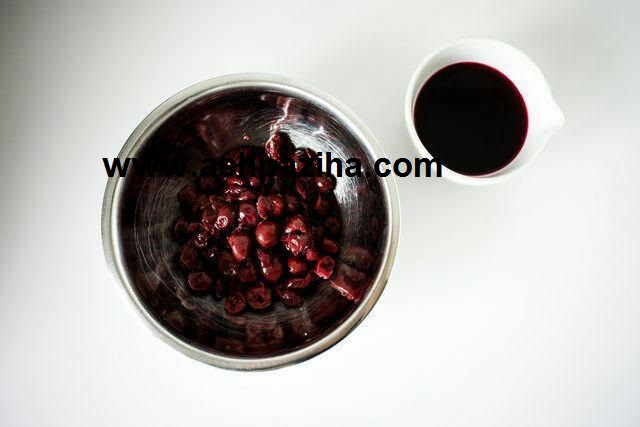 How - Preparation - cake - filling - cherry - decorated (3)