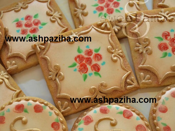 Training - image - decorating - cookies - with - Royal - Ysyng - sixty - and - nine (1)