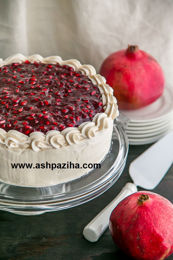 Cakes - especially - surprise - guests - at - night - Yalda (1)
