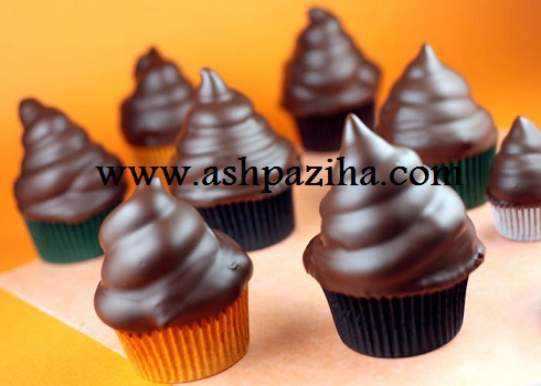 Decorated - cupcake - with - cream - and - chocolate - Training - image (21)
