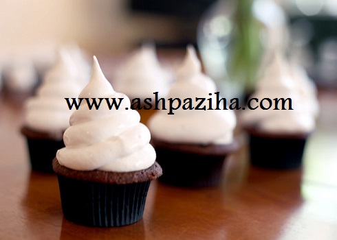 Decorated - cupcake - with - cream - and - chocolate - Training - image (4)
