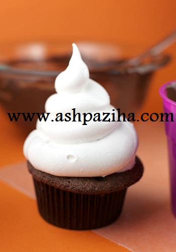 Decorated - cupcake - with - cream - and - chocolate - Training - image (6)