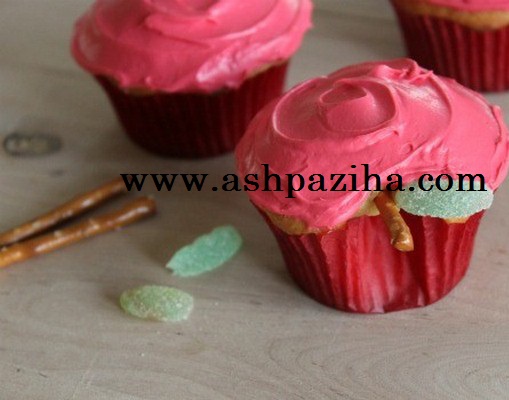 Cup - cake - with - flour - Tgral - Satin - with - decoration - apple (5)