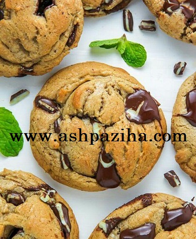 Training - baking - cookies - chocolate - with - flavors - Mint