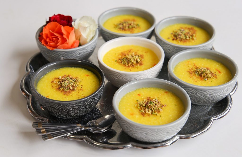 شله زرد یکی از محبوب ترین دسر های سنتی ایرانی.