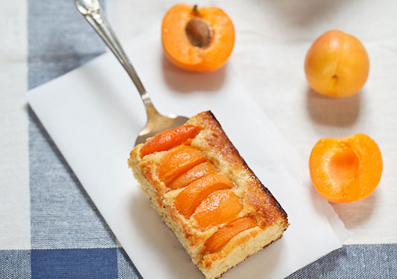 Apricot-Slice-Cake