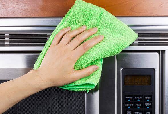 cleaning-your-microwave-5-tips-that-will-save-you-time-and-effort