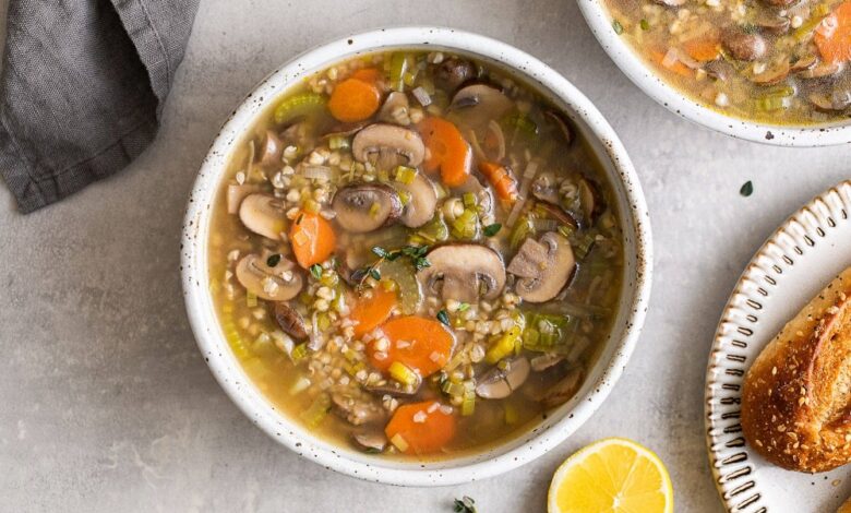 طرز تهیه سوپ تره فرنگی با قارچ